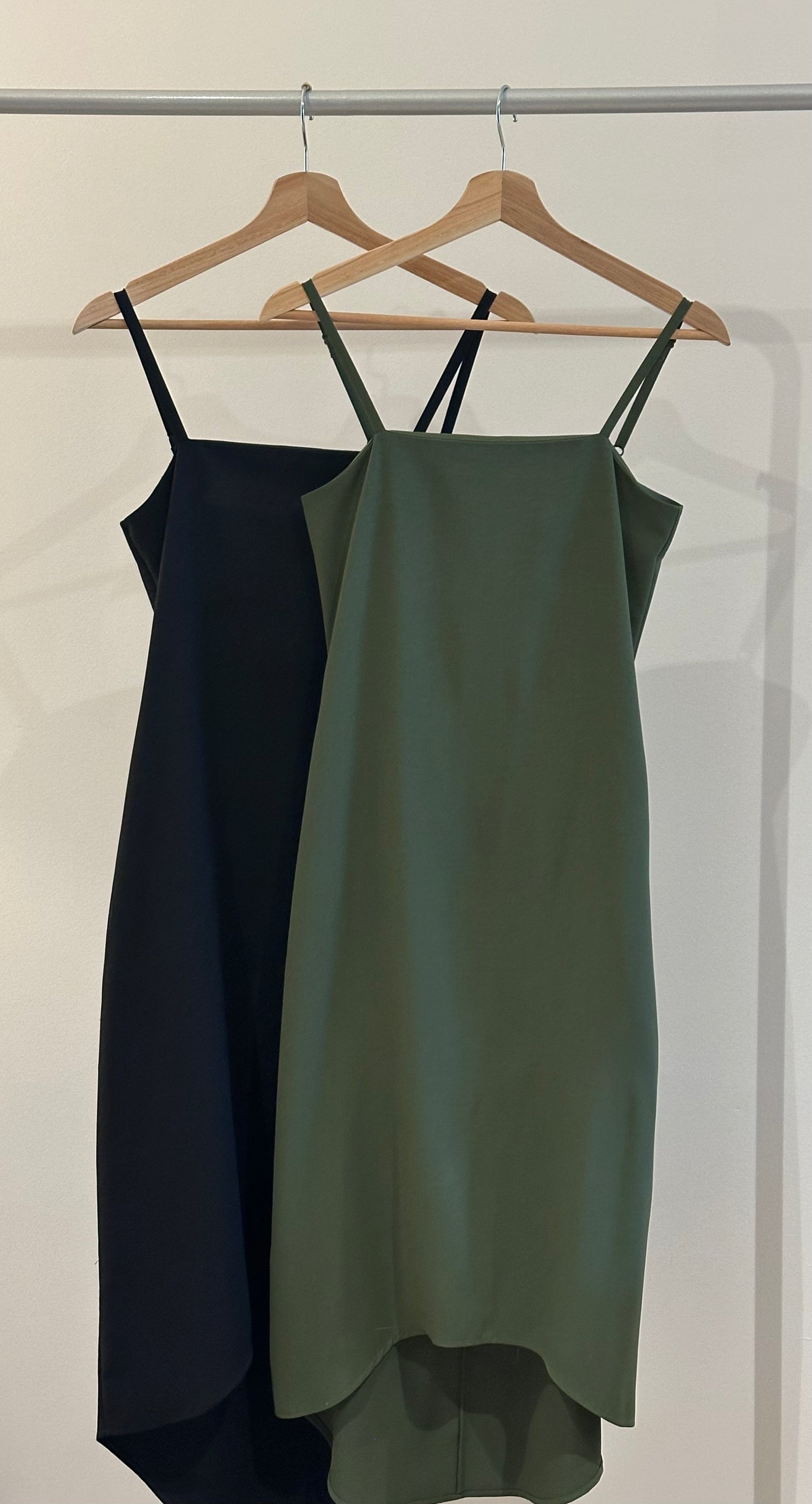 Yours-Sincerely Slip Dress w. Side Split